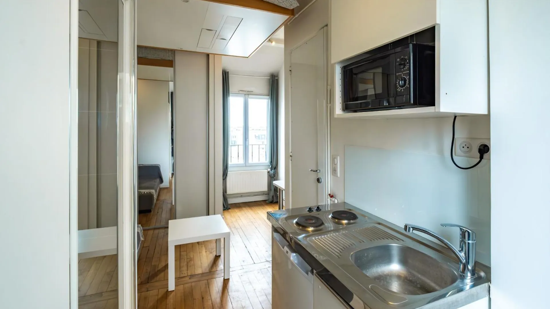 Charming Studio - Eiffel Tower Paris 0*,  France